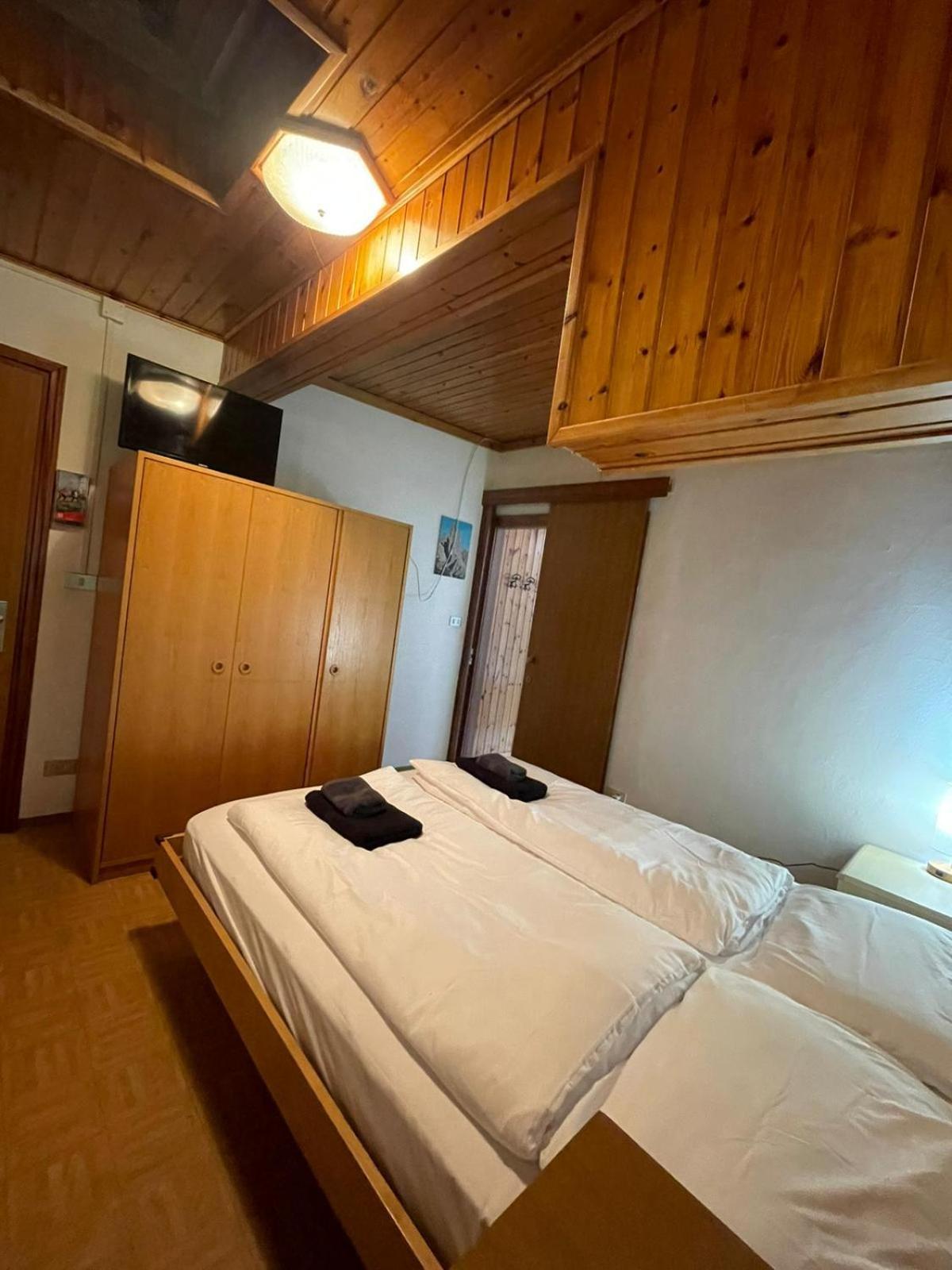 מלון Pera Picchio Rosso - Stanza Privata Con Bagno In Val Di Fassa מראה חיצוני תמונה