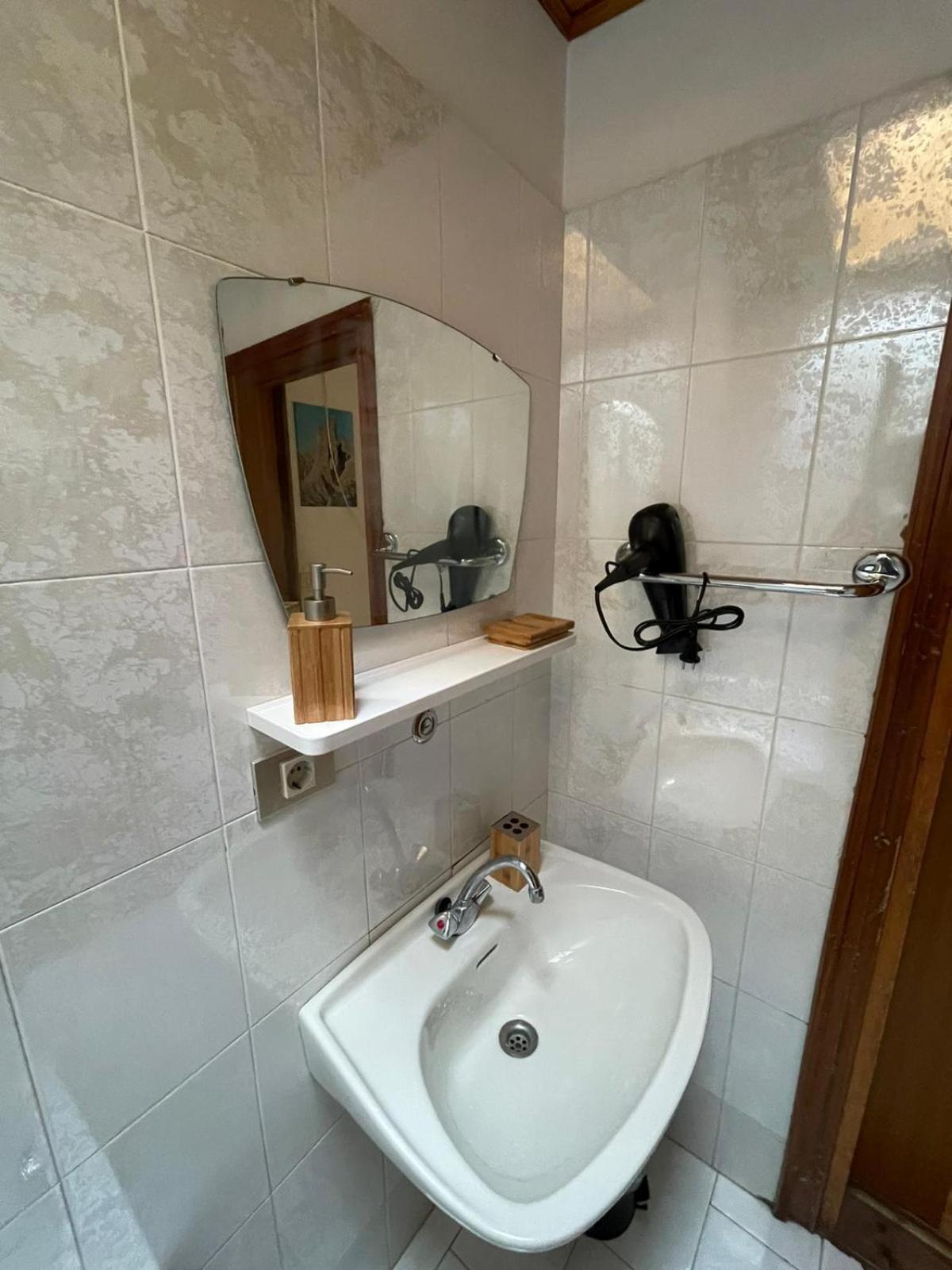 מלון Pera Picchio Rosso - Stanza Privata Con Bagno In Val Di Fassa מראה חיצוני תמונה